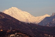 54 Zoom in Pizzo Arera ben innevato